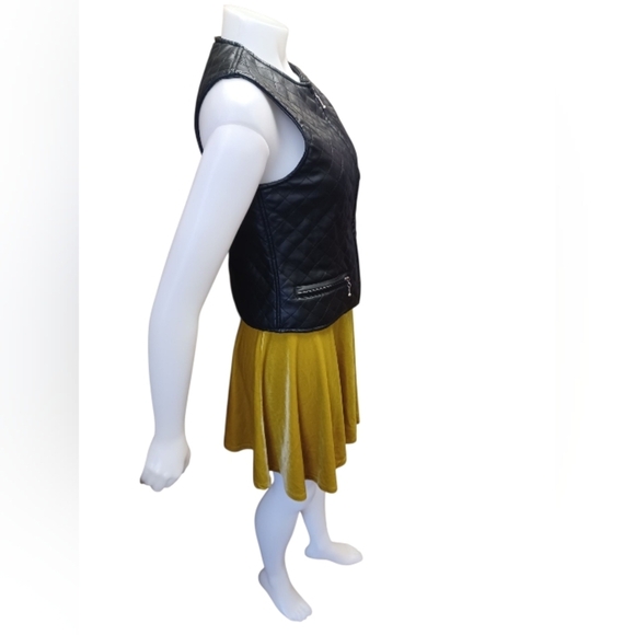 Next Issue Pleather Vest Black Size Small EUC - Picture 3 of 9